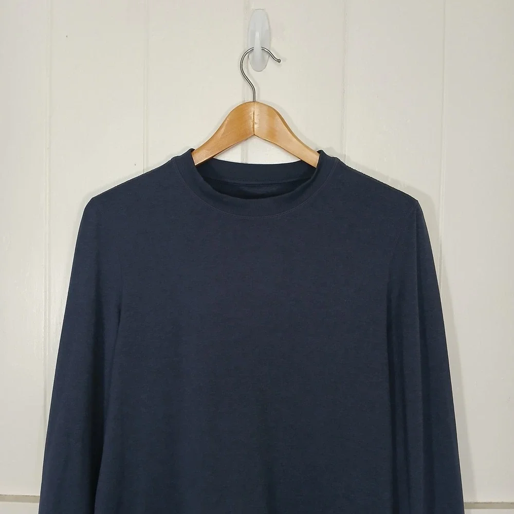Vuori Ponto Performance Crewneck Men M Navy Blue Zipper Pocket V224 Sweatshirt - Picture 10 of 10